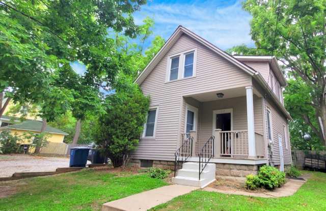 117 E. Davis - AVAILABLE FOR FALL 2024! - 117 East Davis Avenue, Ann Arbor, MI 48104