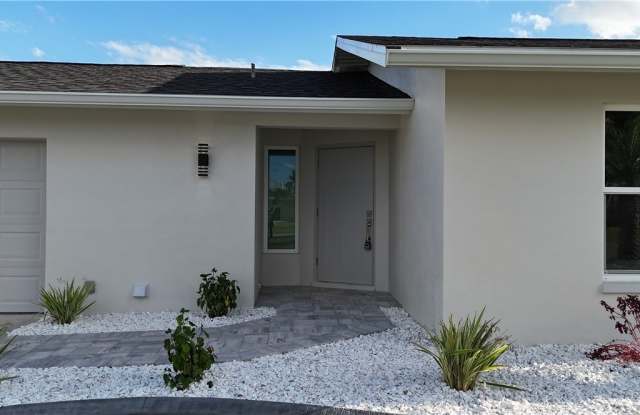 2210 SE 27th Terrace