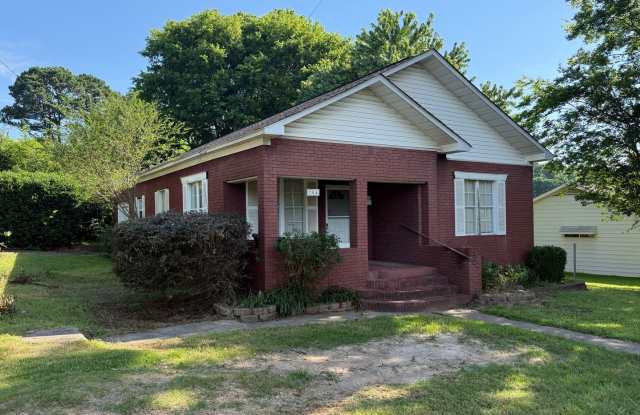704 E North St., Benton AR 72015 - nice and cozy 3br 2ba w/bonus room