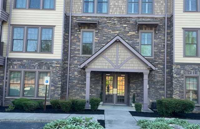 Oak Ridge 37830 - 2 bedroom, 2 bath Condo - Contact Lisa Vineyard and Shannon Russell (865) 216-9334