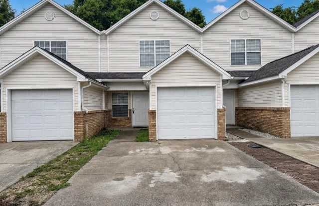 954 SCENIC OAK Lane