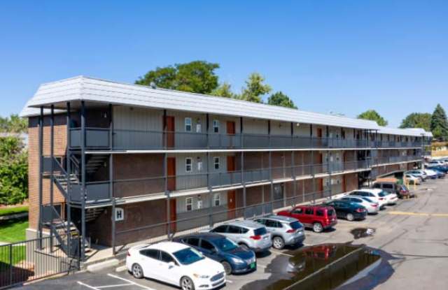 888 S Oneida St, #1214