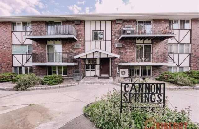 Pet Friendly 2 Bedroom/ 1 bath Westside Location With Balcony!