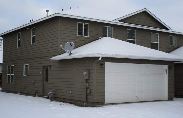 2 Story Townhouse Near Golf Course with Spacious Den/Office - Available Soon!