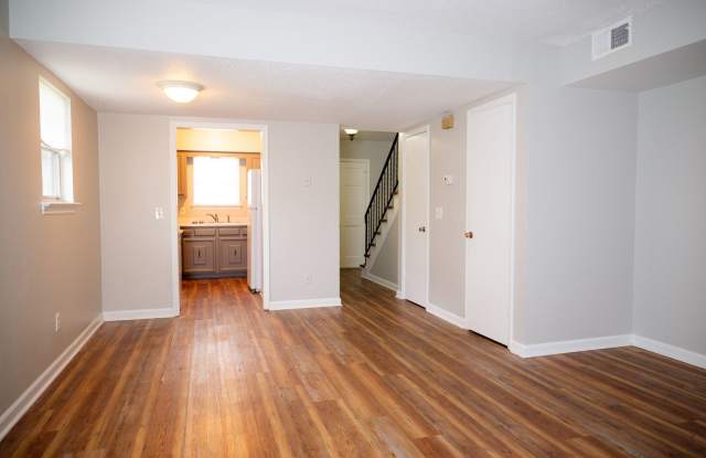 Photo of Centrally located between downtown and East Brainerd - 2 bed, 1.5 bath, Duplex!