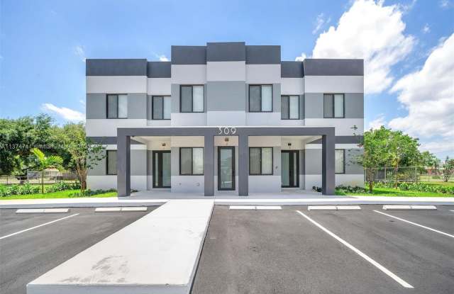 309 NW 7th Ct