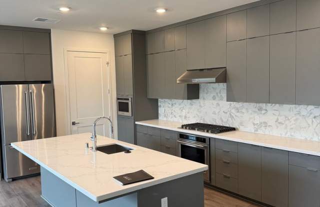 $4,800 / 3 BR – LUXURY TOP-FLOOR UNIT IN WARM SPRINGS WITH RESORT-STYLE AMENITIES