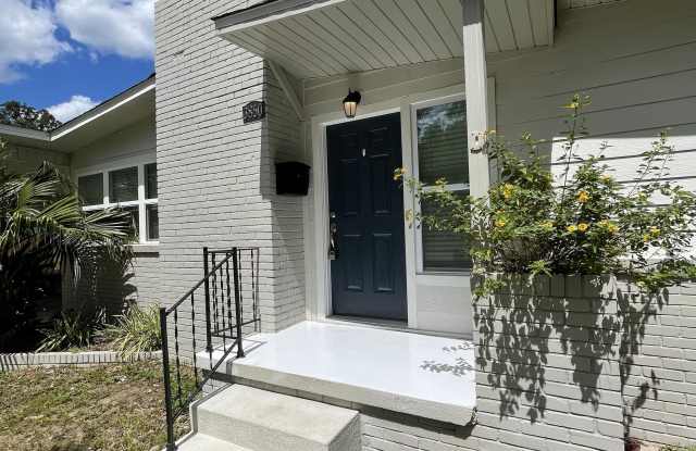 Photo of 3850 Bayou Boulevard