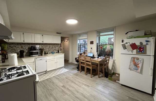 Photo of 3144 N Southport