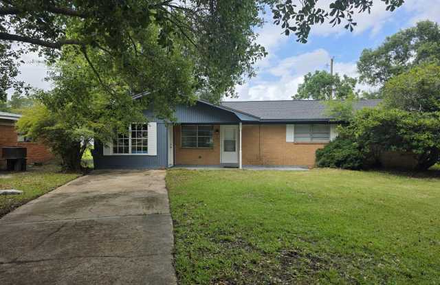 905 Spanish Acres Drive