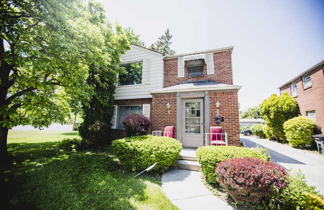 3127 Meadowbrook Court - Upper