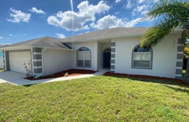 582 Consolata Avenue NW