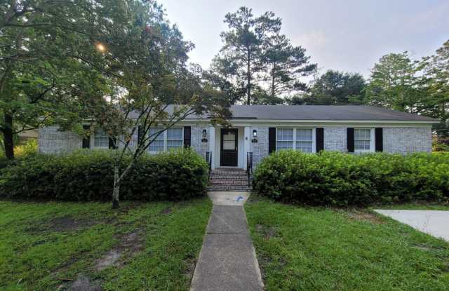 Enjoy living in this recently updated home in the heart of Wilmington . - 827 Montclair Drive, Wilmington, NC 28403