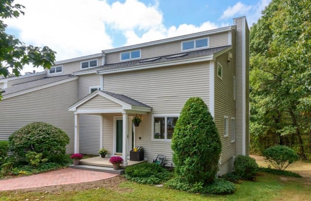 145 Westview Drive - 145 Westview Drive, Middlesex County, MA 01886