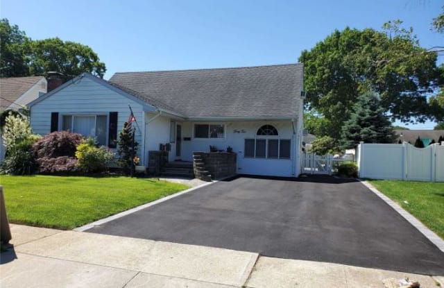 32 Grove St - 32 Grove Street, Massapequa, NY 11758