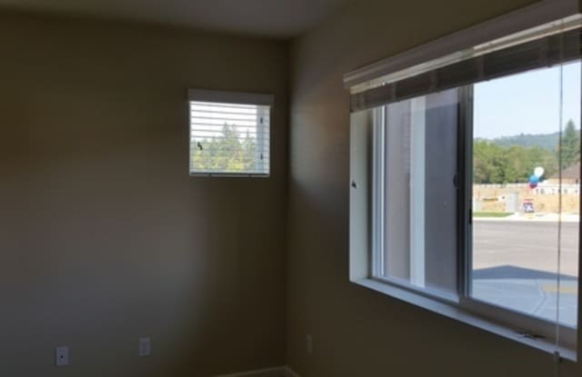 Contemporary Bethany Home on Corner Lot Available Mid December Quick Access to PCC, Nike, Intel