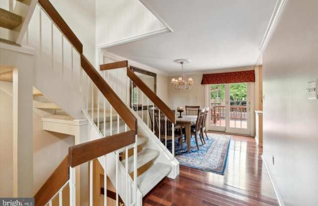 4 LANTERN Lane unit: 4