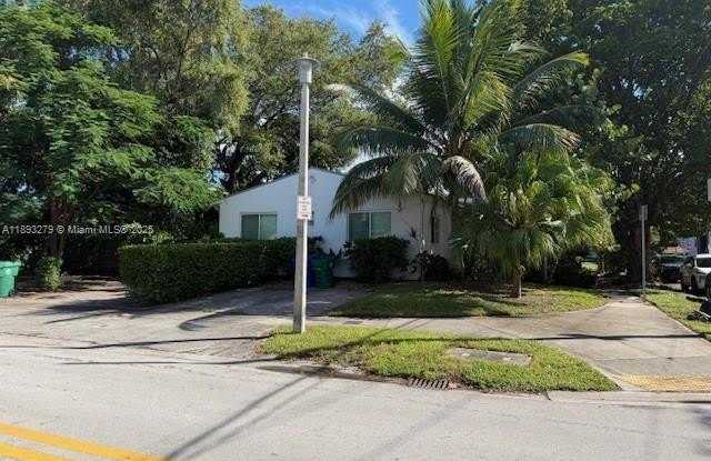 Photo of 2131 SW 19th Ave