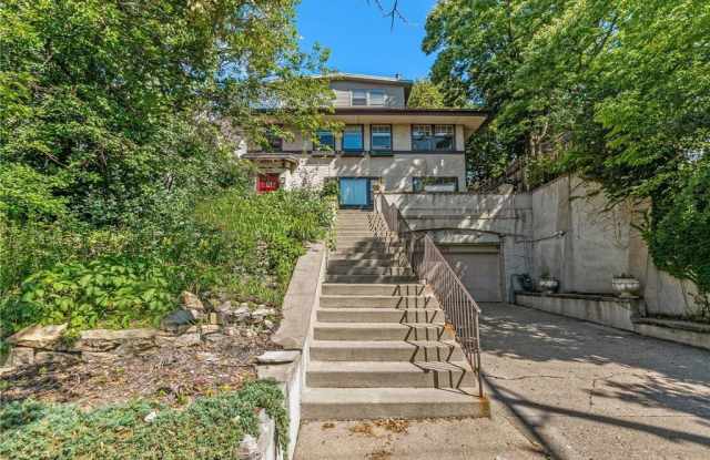 400 W Franklin Avenue