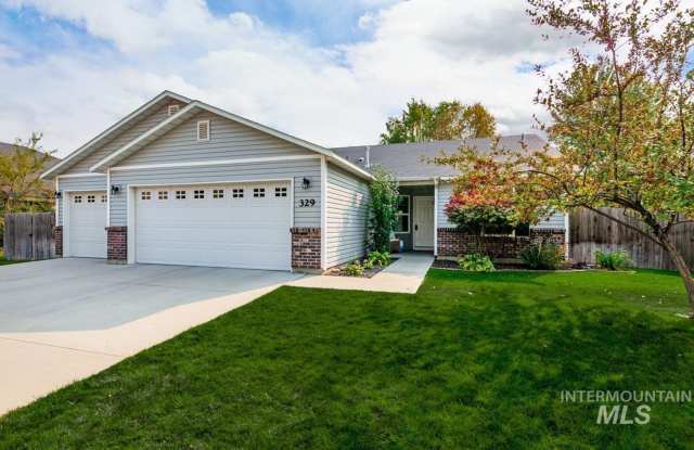 Beautiful, 3 Bed 2 Bath Home Featuring a 3 Car Garage with EV Charging Station!!