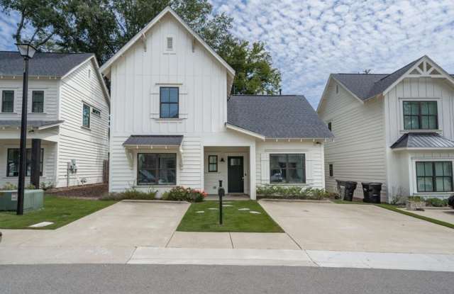 2 Bedroom with BONUS room in Cahaba Heights!