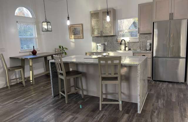 Newly Build Custom Cottage near Arden Park