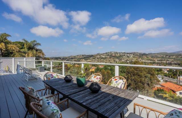 2438 Sacada Cir
