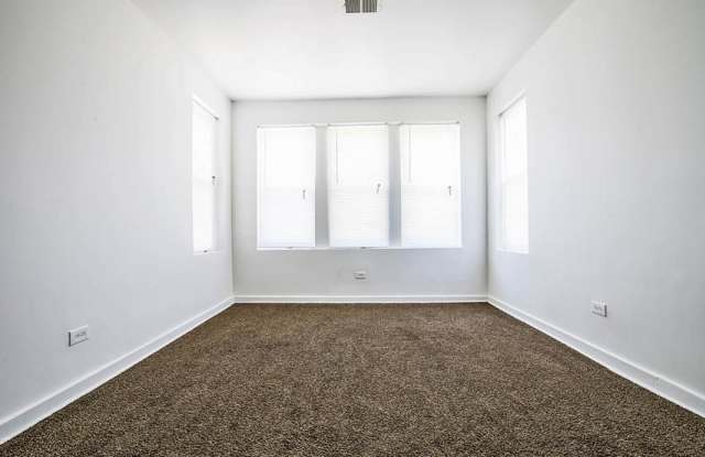 7055 S St Lawrence Apartments