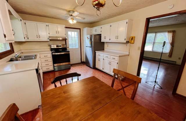 3 Bedroom, 2.5 Bath House in Hethwood w/ Pool access