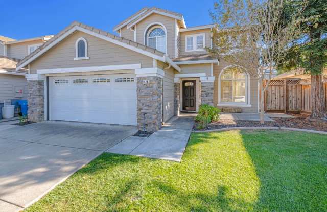 Lovely 4 Bed/3 Bath 2-Story Single Family Home for Rent in Gilroy!