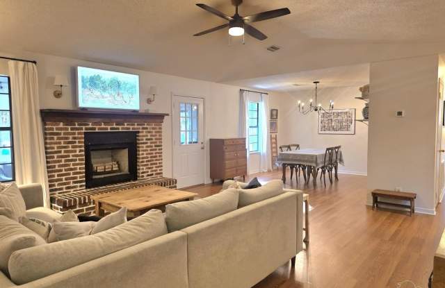 5949 Rolling Greens Dr