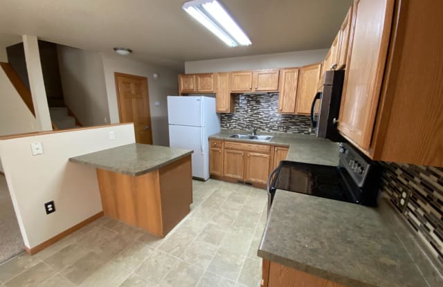 125 16th St S - 125 16th St S, Fargo, ND 58103