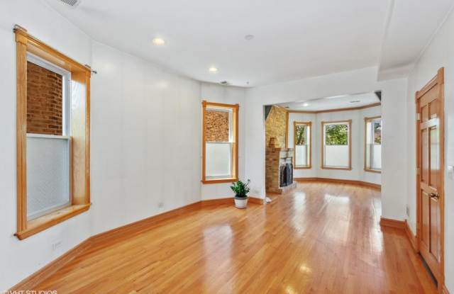 1435 N Washtenaw Ave