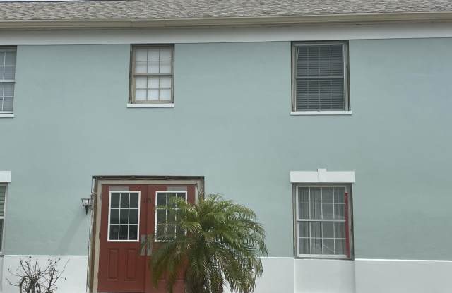 115 E Colonial Court unit: C