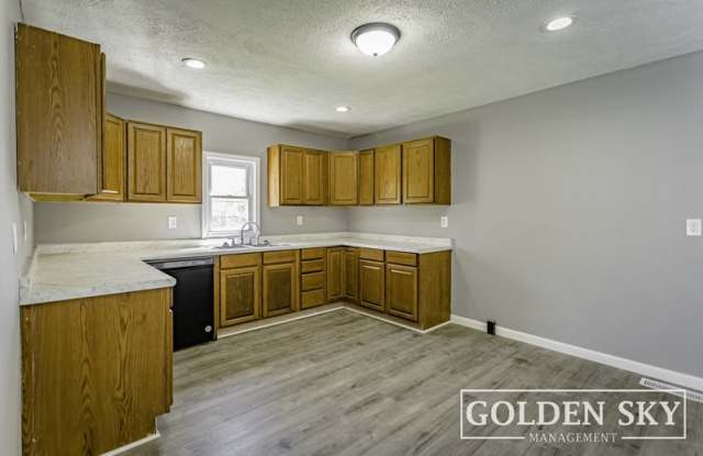 1700 North Manring Avenue