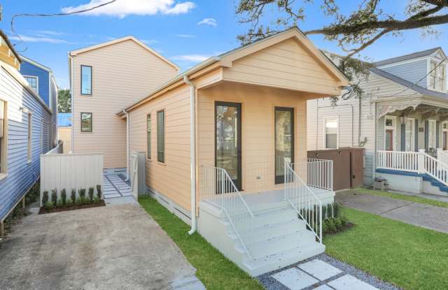 1023 Opelousas Ave