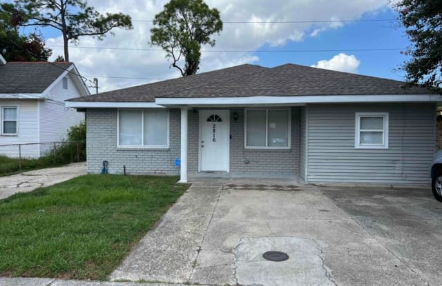 2816 Pakenham Dr - 2816 Pakenham Drive, Chalmette, LA 70043