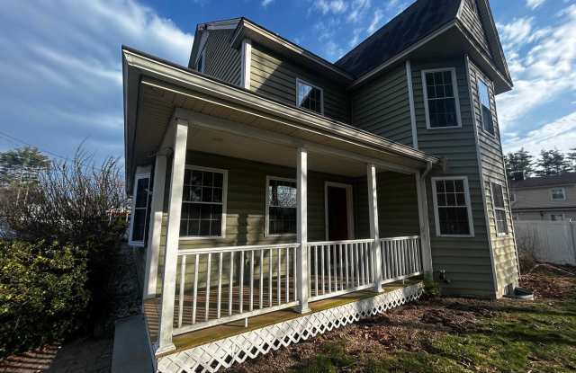 Single Family Rental - Beautiful Victorian Colonial - 4 Bed/2.5 Bath in Nashua, NH - 17 1/2 New Hampshire Avenue, Nashua, NH 03063