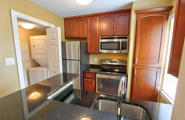 Country Club Manor Apartments