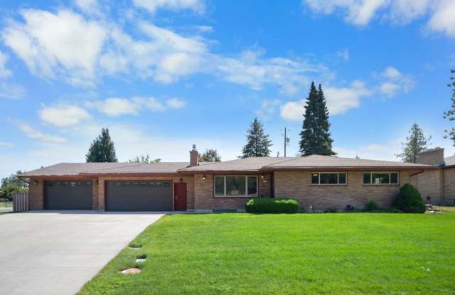 Fully Furnished 3 bedroom/3 bathroom North Spokane Home