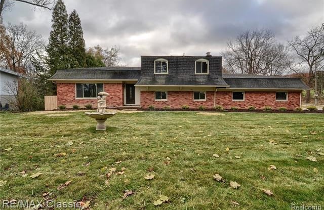 3225 W LONG LAKE ROAD Road - 3225 West Long Lake Road, Oakland County, MI 48323