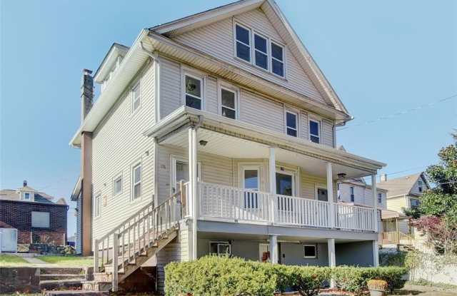 Photo of 1761 Teaneck Road