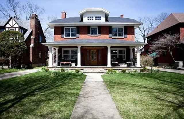123 Lonsdale Ave