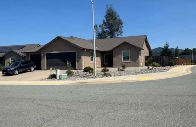 Photo of Beautiful Shasta Lake home with Landscaping included