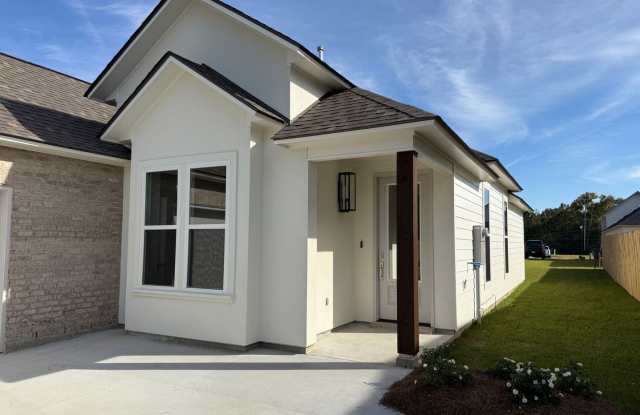 Must See! New 4/2 Home off Tiger Bend Rd. in Garden Hill Subdivision