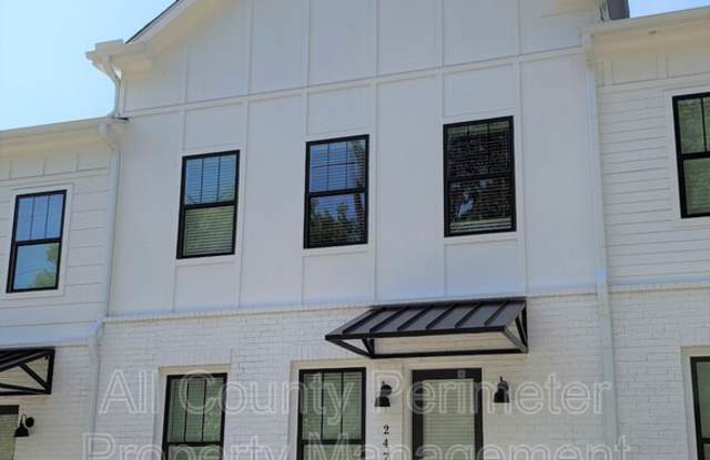 Photo of 2475 Sycamore Rd NW