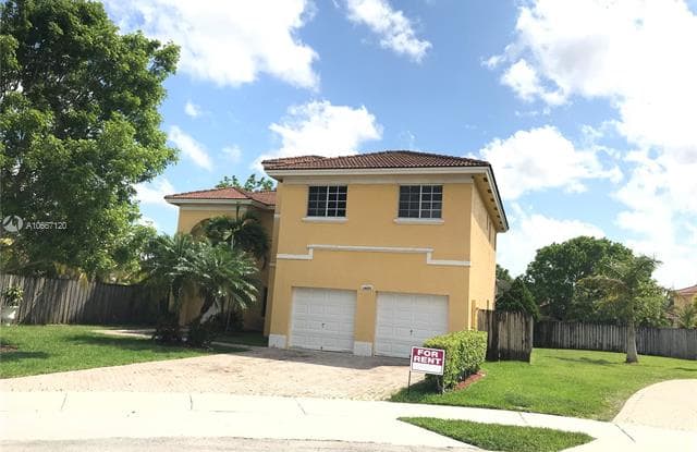 14025 SW 130th Ave - 14025 Southwest 130th Avenue, Three Lakes, FL 33186