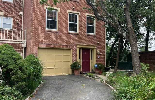 5900 MUNSON Court