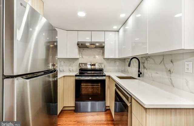 Photo of 182 E Huntingdon