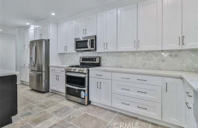 14434 Greenleaf Street